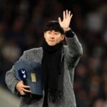 「再見，北倫敦。」 2025 年 12 月 9 日，孫興慜在熱刺主場對陣布拉格斯拉維亞的歐冠賽前，含淚向全場球迷揮手致意。這場告別儀式標誌著他 10 年英超生涯的結束，隨後他便啟程前往洛杉磯，備戰美職聯與 2026 世界盃。